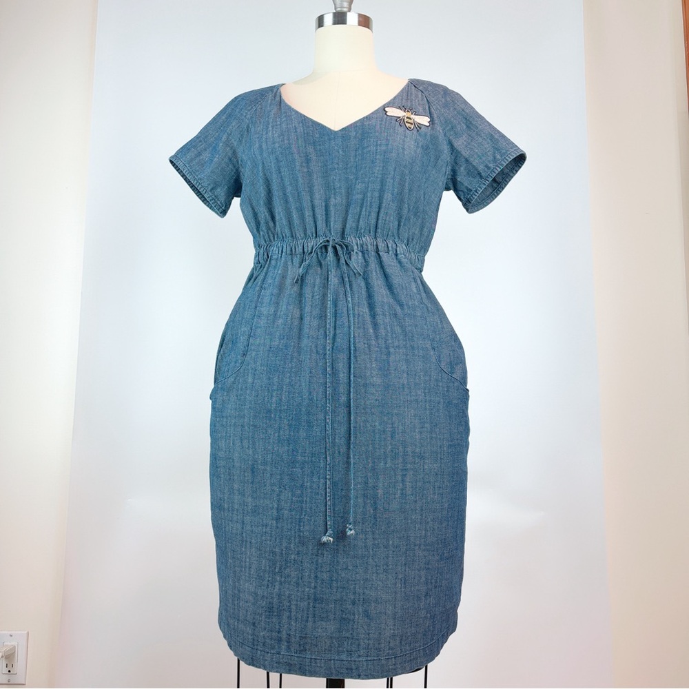 Levi’s Easy V-neck Bumblebee Denim Dress Size L